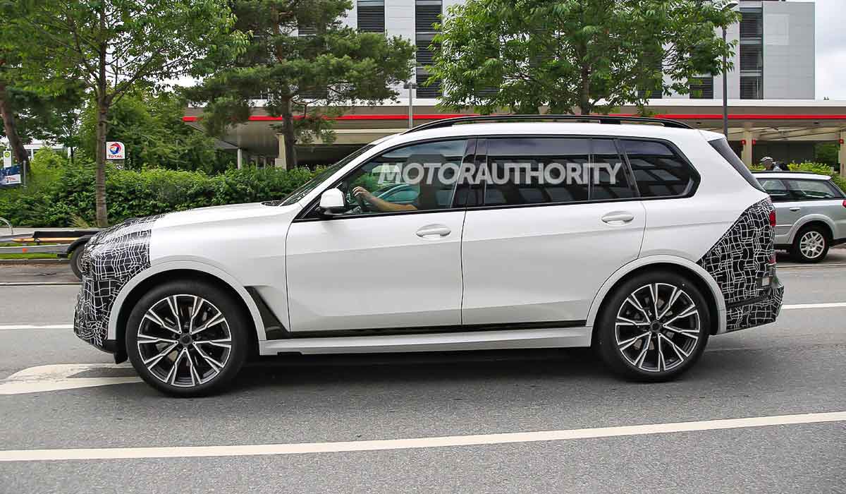 2023 BMW X7